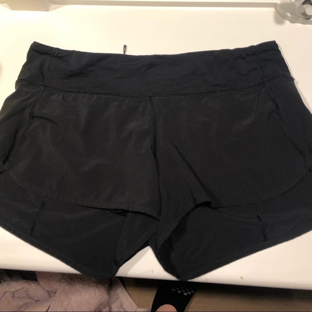 Black lululemon shorts !